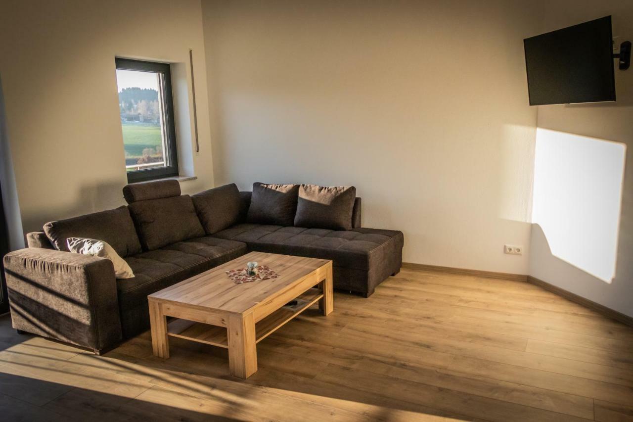 Landhaus Ferienwohnungen Mit Pool Und Wellness Neukirchen-Balbini 외부 사진