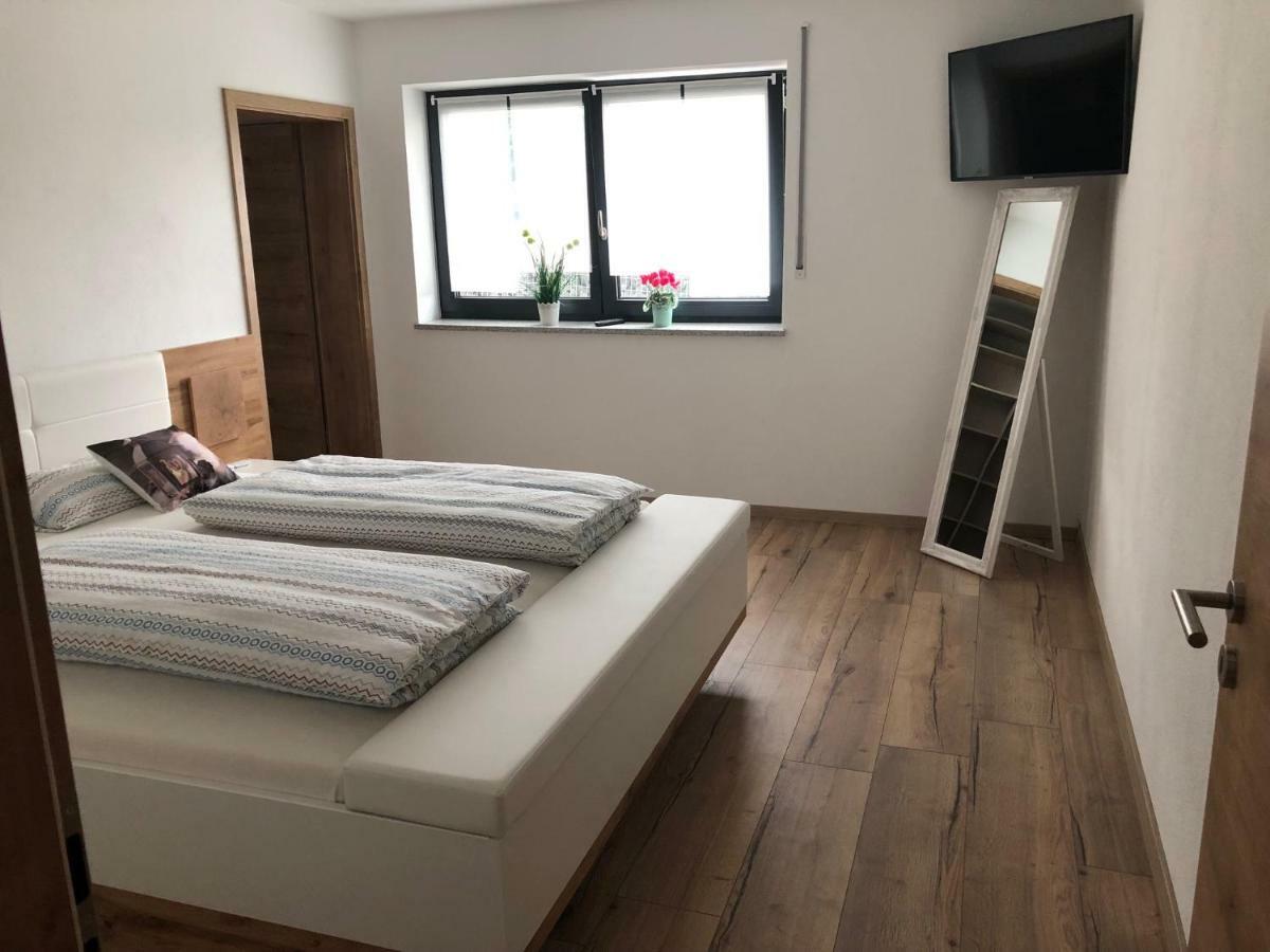 Landhaus Ferienwohnungen Mit Pool Und Wellness Neukirchen-Balbini 외부 사진