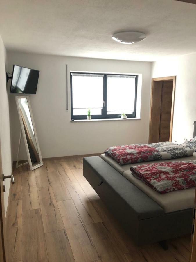 Landhaus Ferienwohnungen Mit Pool Und Wellness Neukirchen-Balbini 외부 사진