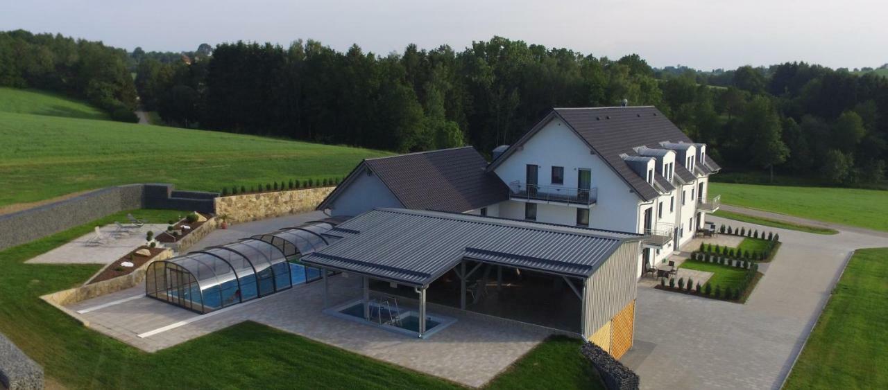 Landhaus Ferienwohnungen Mit Pool Und Wellness Neukirchen-Balbini 외부 사진